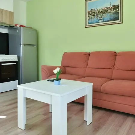 Apartment Apartman Karla